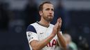 Musim ini, Harry Kane memang tak setajam musim lalu dengan hanya mencetak 2 gol dan 1 assit dalam 14 laga di Liga Inggris bersama Tottenham. Hal tersebut menjadi pemicu penurunan nilai pasarnya, yaitu sebesar 20 juta euro atau setara dengan 322 milair rupiah. (AFP/Pool/Paul Childs)