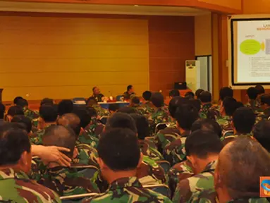 Citizen6, Surabaya: Kuliah penyegaran tersebut, disampaikan Kelompok Tenaga Pendidik (Pokgadik) Kobangdikal yang di pimpin Kolonel Laut (P) Bambang Muryono. (Pengirim: Penkobangdikal)