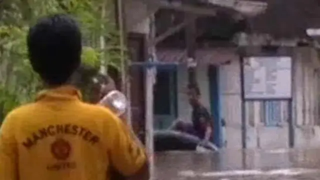 Kepanikan Warga Bojonegoro Saat Banjir Tiba