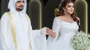 Walaupun dilangsungkan tertutup, namun Sheikha Mahra mengunggah sejumlah foto pernikahannya yang menampilkan gaun megahnya. [Foto: Instagram/ hhshmahra]