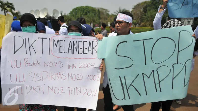 20150907-Dokter Muda Demo Tuntut Pengembalian Ijazah di Depan Istana-Jakarta