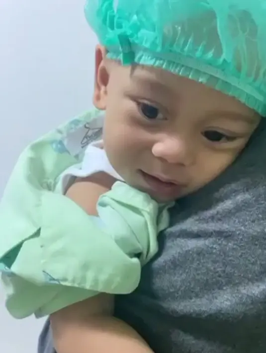 "Sayangnya Oma Inul, abang L Fatih. Alhamdulillah sdh bisa pulang istirahat di rumah," kata Inul.