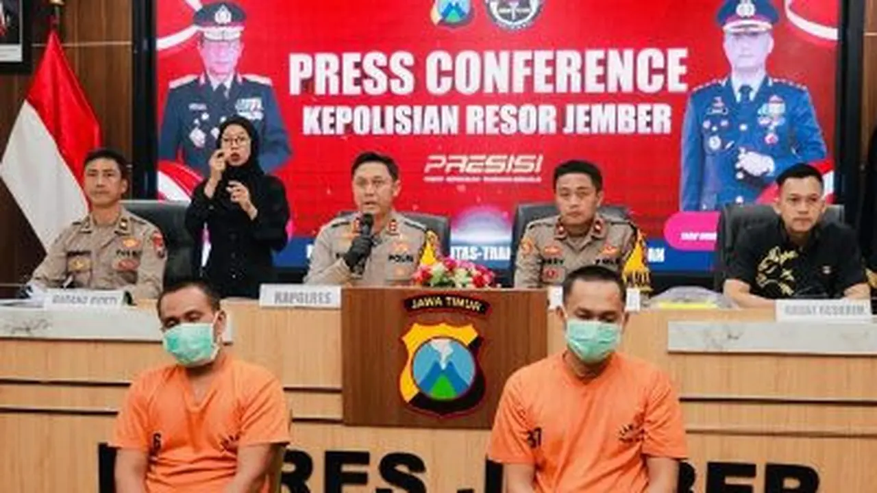 Dua tersangka pembunuhan di Jember yaitu, SB (35) dan SA (40), berhasil ditangkap setelah buron 12 tahun (Istimewa)