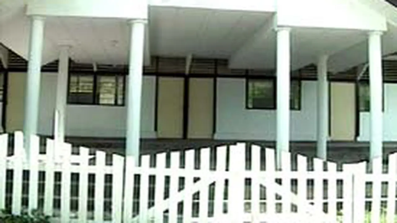 131101aDprdMaluku1.jpg