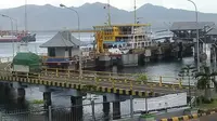 Aktivitas bongkar muat di kawasan Pelabuhan ASDP Ketapang- Banyuwangi (Hermawan Arifianto/Liputan6.com)
