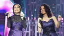 Untuk pertama kalinya Prilly Latuconsina nyanyi bareng dengan Wizzy Williana. Keduanya tampil mengisi acara ulang tahun salah satu televisi swasta pada Rabu (11/10/2017) malam. (Bambang E. Ros/Bintang.com)