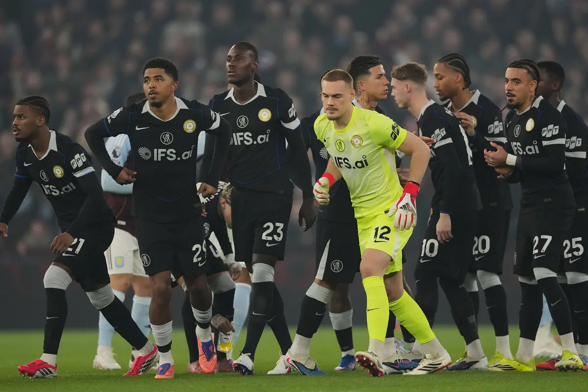 Foto: Joao Pedro Cetak Hattrick, Chelsea Hajar Aston Villa di Liga Inggris
