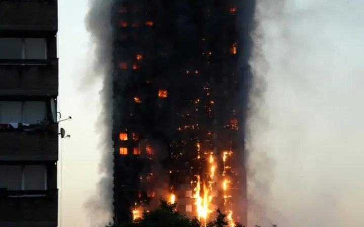 Kebakaran apartemen Grenfell Tower di London. (AP) 