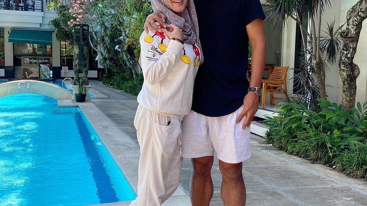 Potret Gunawan Dwi Cahyo Suami Okie Agustina, Pesepakbola Ganteng dan Dikenal Family Man