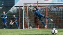 Pesepak bola muda saat mengikuti Allianz Explorer Camp Football 2019 di Munchen, Jerman, Minggu (25/8). Allianz Indonesia mengirimkan dua pesepak bola muda berbakat ke Jerman. (Dokumentasi Allianz)