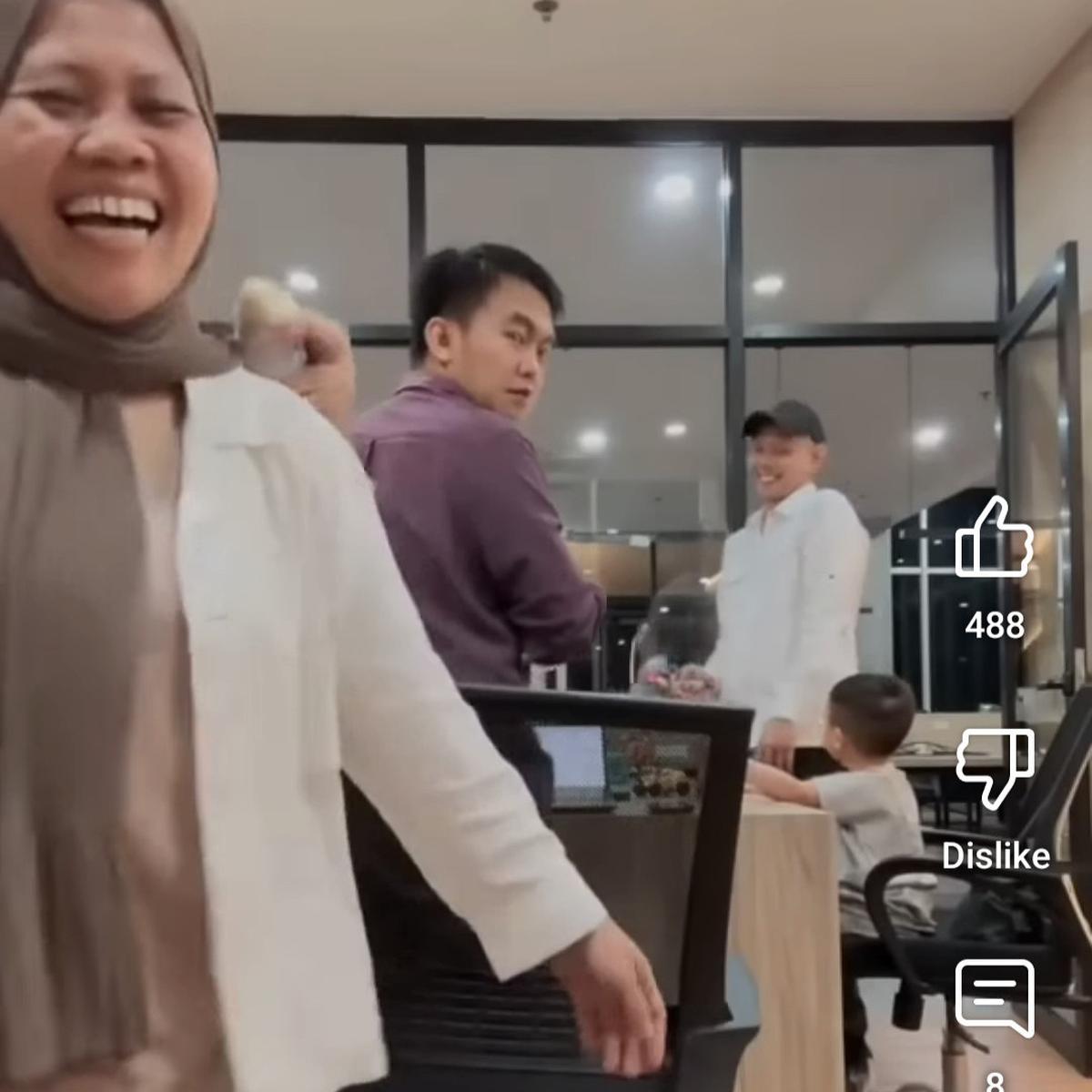 Potret Rayyanza Melongo Lihat Tingkah Sus Rini & Mbak Lala Asyik Joget, The Real Kerja Seru Bareng 'Sultan Andara'