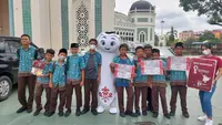 Maskot Piala Dunia 2022, La'eeb, bersama masyarakat Medan, Jumat (11/11/2022). (ist)