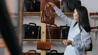 Pilihan Tas Lokal Wanita Multifungsi: Dari Meeting Kantor Langsung Bukber Tetap Stylish