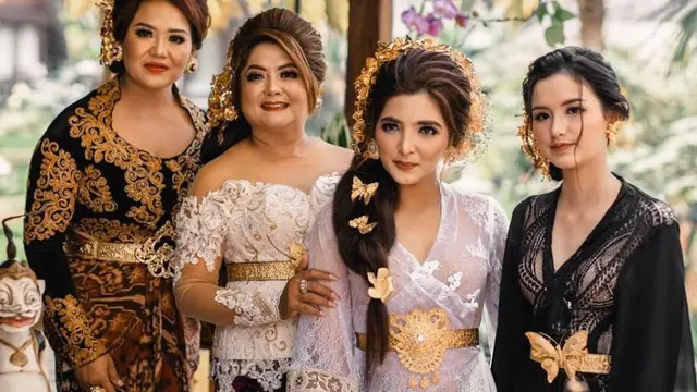 Sarah Menzel kekasih Azriel Hermansyah saat Kenakan Baju Adat Bali. [@luhde_menzel]