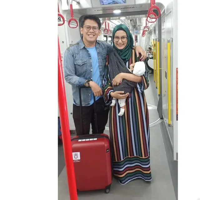 Sudah Jadi Ayah, Ini 6 Momen Zidan 'Lorong Waktu' Momong Anak