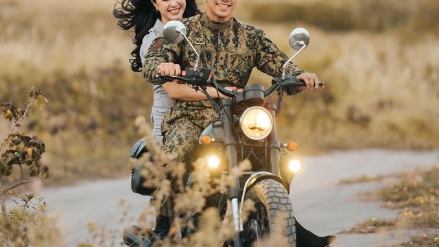 Pasangan di Filipina Pemotretan Prewedding ala Crash Landing On You