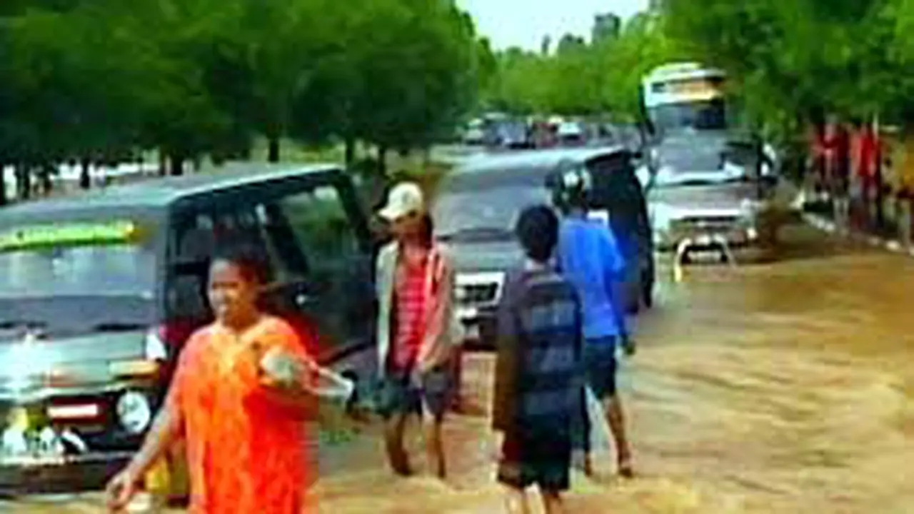 071227dbanjirngawi.jpg