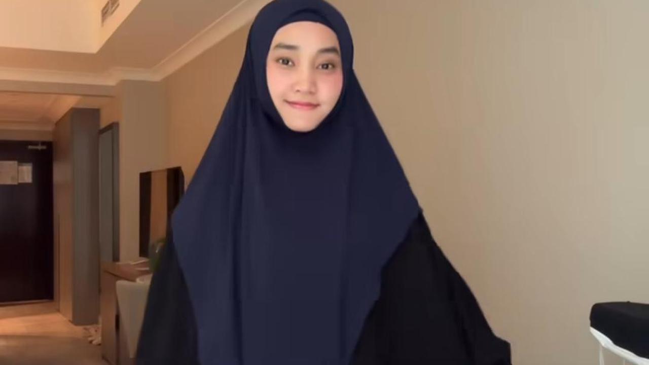 Fatin Shidqia Jalani Umroh di Bulan Ramadhan, Ungkap Rasa Syukur di Tanah Suci