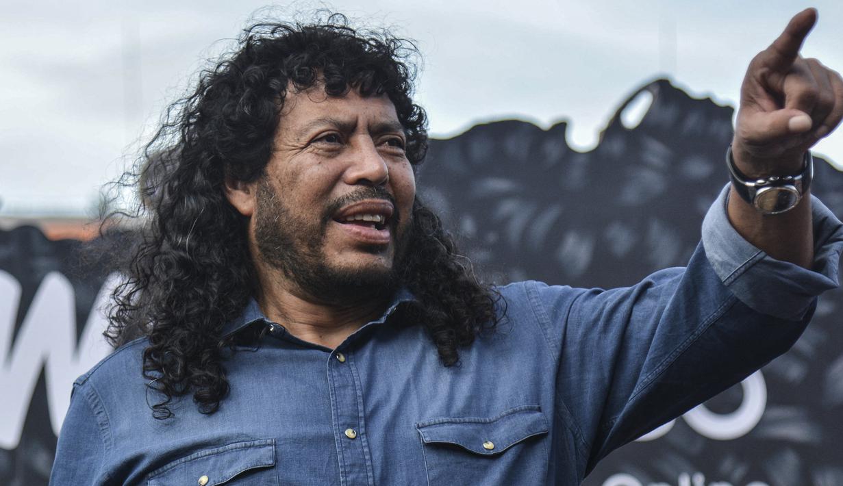 Rene Higuita. Kiper nyentrik Kolombia ini pernah dipenjara selama 7 bulan akibat kasus penculikan yang melibatkan gembong narkoba terkenal, Pablo Escobar dan Carlos Molina pada 1993. Ia berperan sebagai perantara pembawa uang tebusan untuk membebaskan putri Carlos Molina. (AFP/Joaquin Sarmiento)