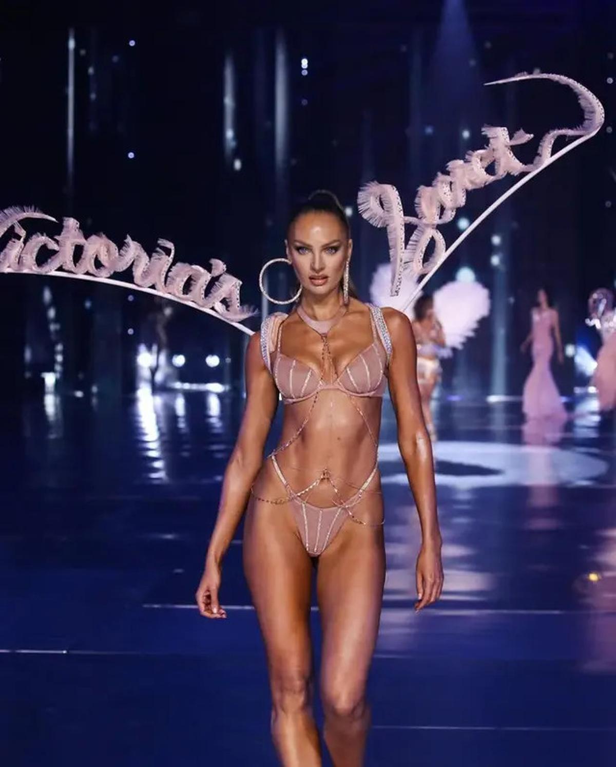 8 Adu Gaya Para 'Angels' dengan Sayap Megah di Victoria's Secret 2024 Fashion Show, Gigi-Bella Hadid hingga Barbara Palvin