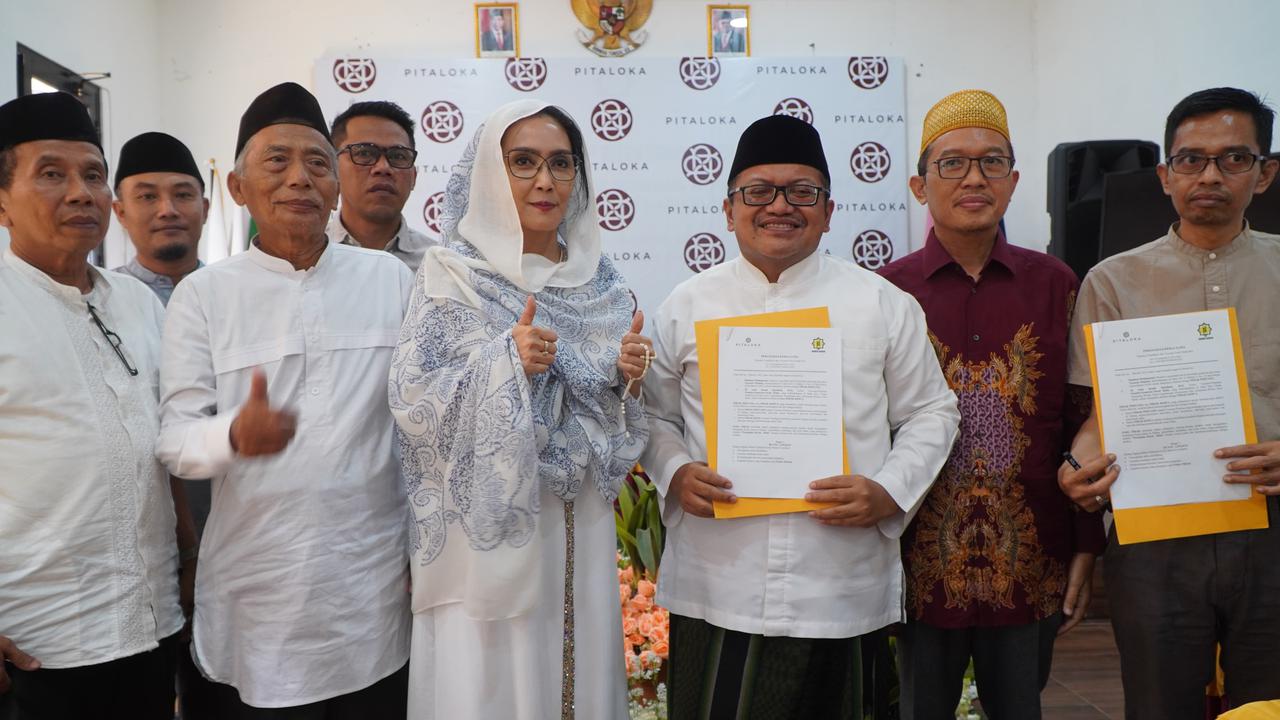 Politisi PDI Perjuangan (PDIP) Rieke Diah Pitaloka merilis versi baru lagu Yaa Lal Wathon jelang Peringatan Hari Pahlawan yang diperingati setiap 10 November.