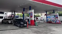 Kondisi terkini antrean di SPBU COCO Yos Sudarso Medan. (Liputan6.com/Reza Efendi).