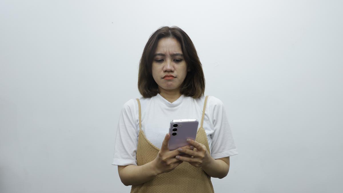 7 Tanda Seseorang Belum Sepenuhnya Melupakan Mantan Kekasih