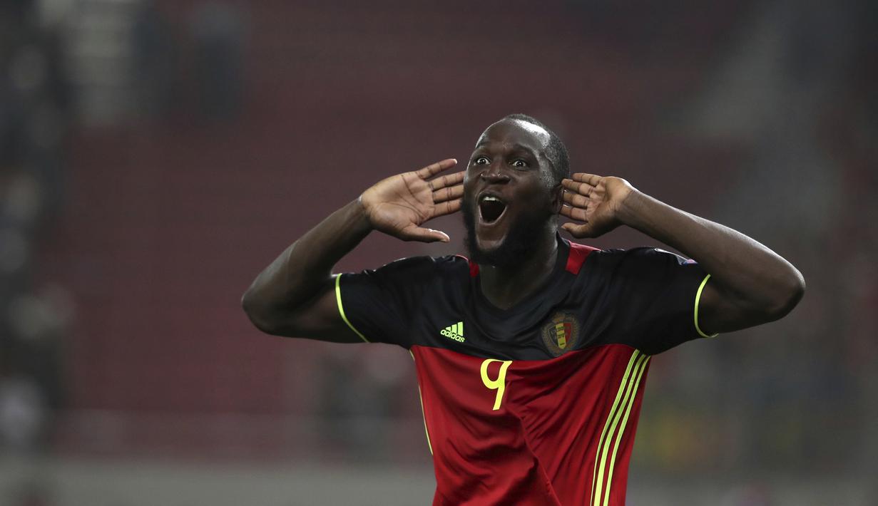 Pemain Belgia, Romelu Lukaku merayakan golnya ke gawang Yunani pada laga grup H kualifikasi Piala Dunia 2018 di Georgios Karaiskakis Stadium, Piraeus port, Yunani, (3/9/2017). Belgia menang 2-1. (AP/Yorgos Karahalis)