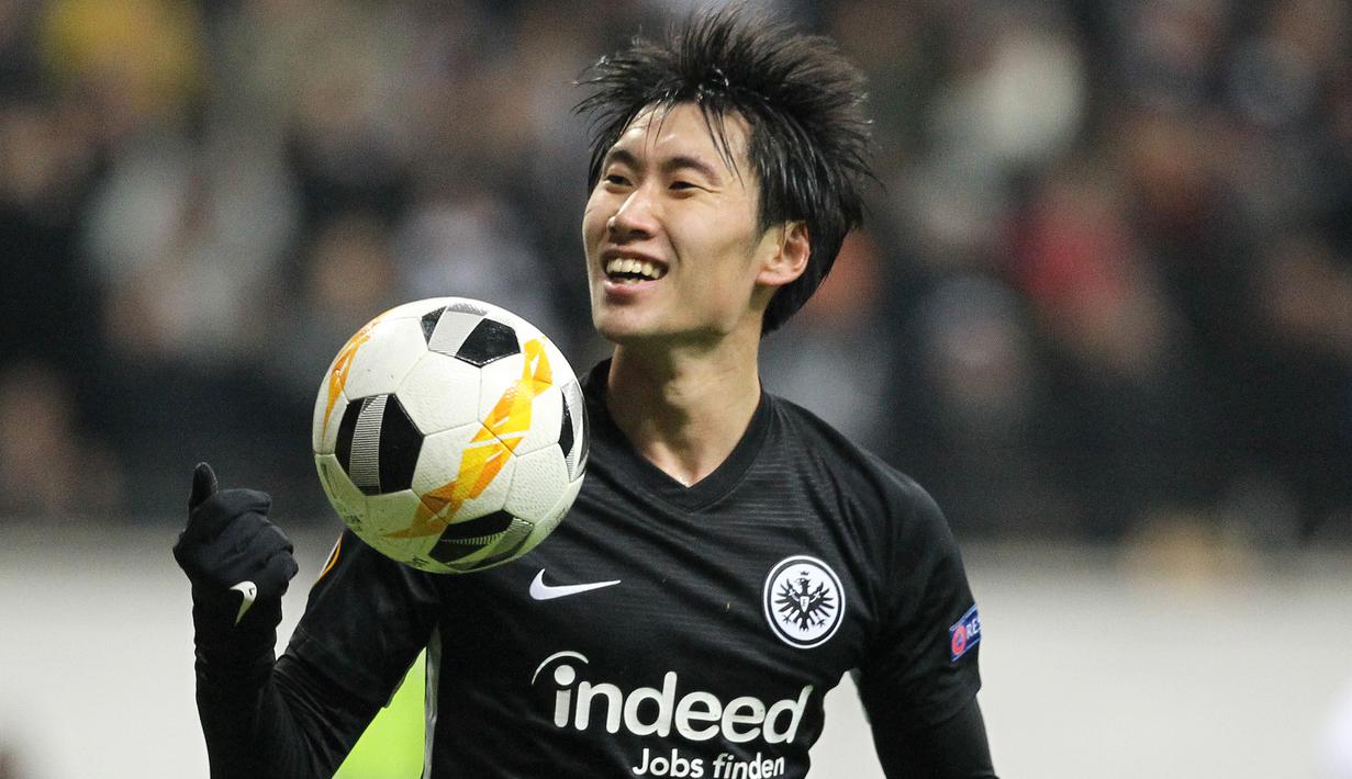 3. Daichi Kamada (6 gol dan 2 assist) : Kamada menjadi pemain produktif Eintracht Frankfurt dalam hal mencetak gol di Liga Europa musim ini. Gelandang asal Jepang ini mencetak 6 gol dan 2 assist untuk Frankfurt di Liga Europa 2019/2020. (AFP/Daniel Roland)