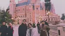Penyanyi Rossa dan Afgansyah Reza berpose saat mengunjungi di Shanghai. Rossa menuturkan bahwa dirinya baru akan berbicara blak-blakan soal pernikahan, jika sudah bertunangan. (Instagram/aboutafross)