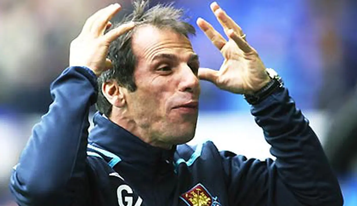 Reaksi dari bos West Ham United, Gianfranco Zola pada partai Liga Premier versus Tottenham Hotspur di White Hart Lane, London, 11 April 2009. AFP PHOTO/Chris Ratcliffe