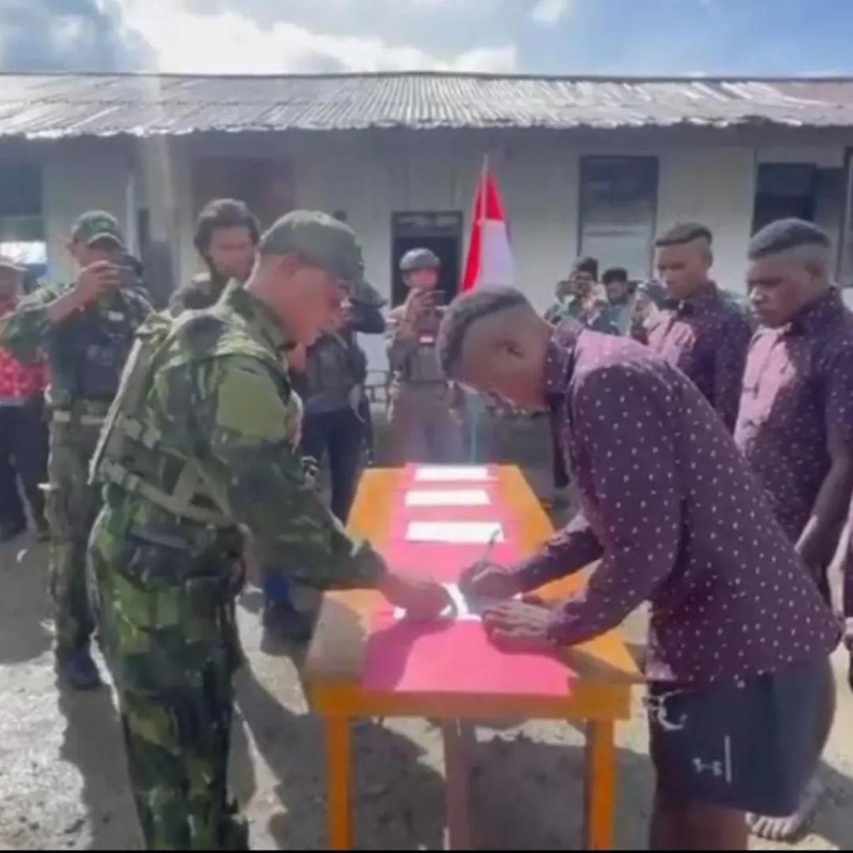 Momen 4 Eks Anggota OPM Ucap Sumpah Setia ke NKRI