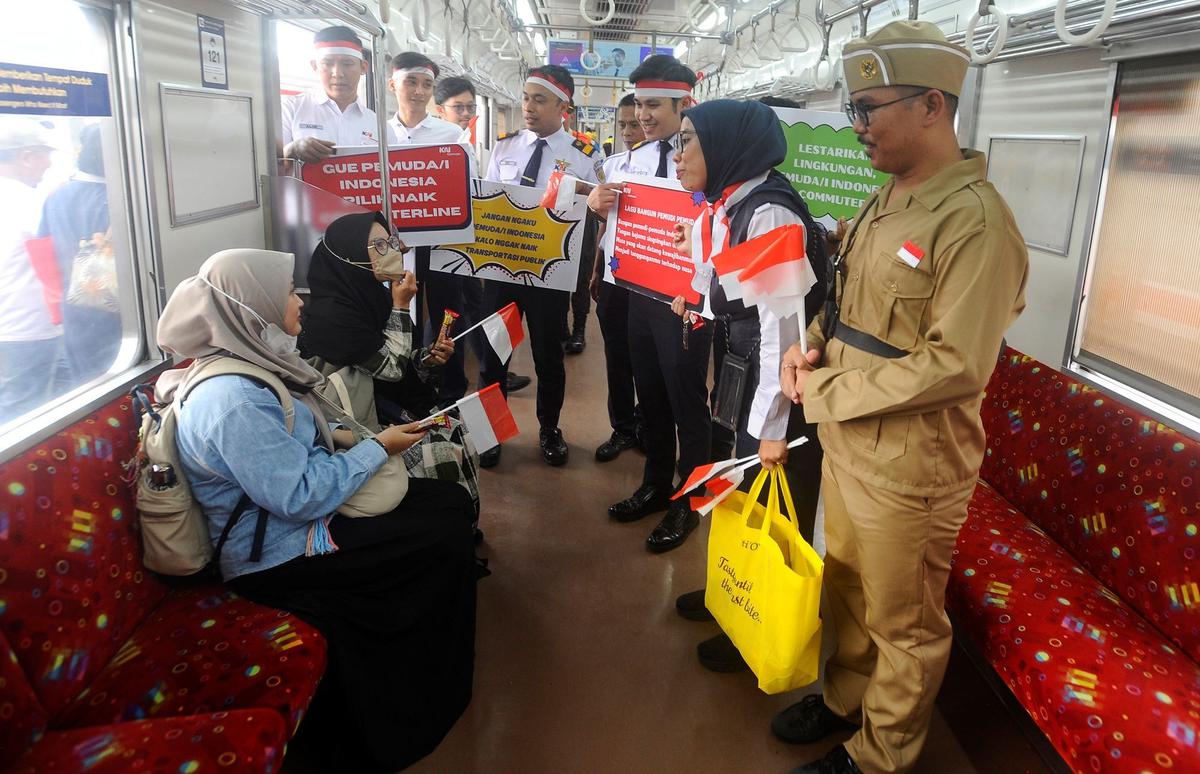 Peringatan Sumpah Pemuda di KRL Commuter Line