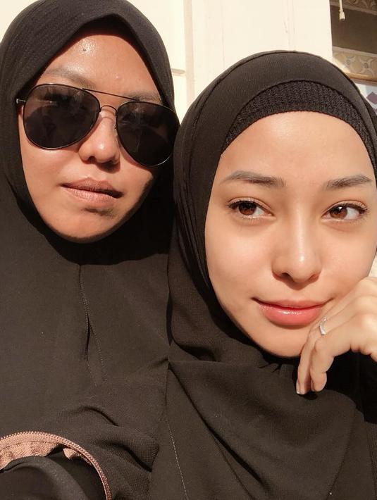 Cantiknya Nikita Willy Pakai Hijab dan Cadar saat Umrah 