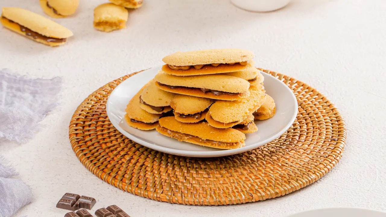 kue lidah kucing