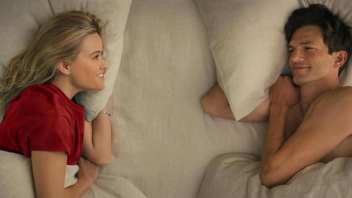 Reese Witherspoon dan Ashton Kutcher di film Your Place or Mine ©2023 dok. Netflix/Your Place or Mine