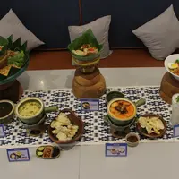 Estella Indonesian Family Restaurant hadirkan menu spesial Ramadan 2025: Istana Nasi Bakul, pilihan Nasi Bakul dan menu Nusantara lainnya untuk buka puasa bersama keluarga. (Estella Indonesian Family Restaurant)