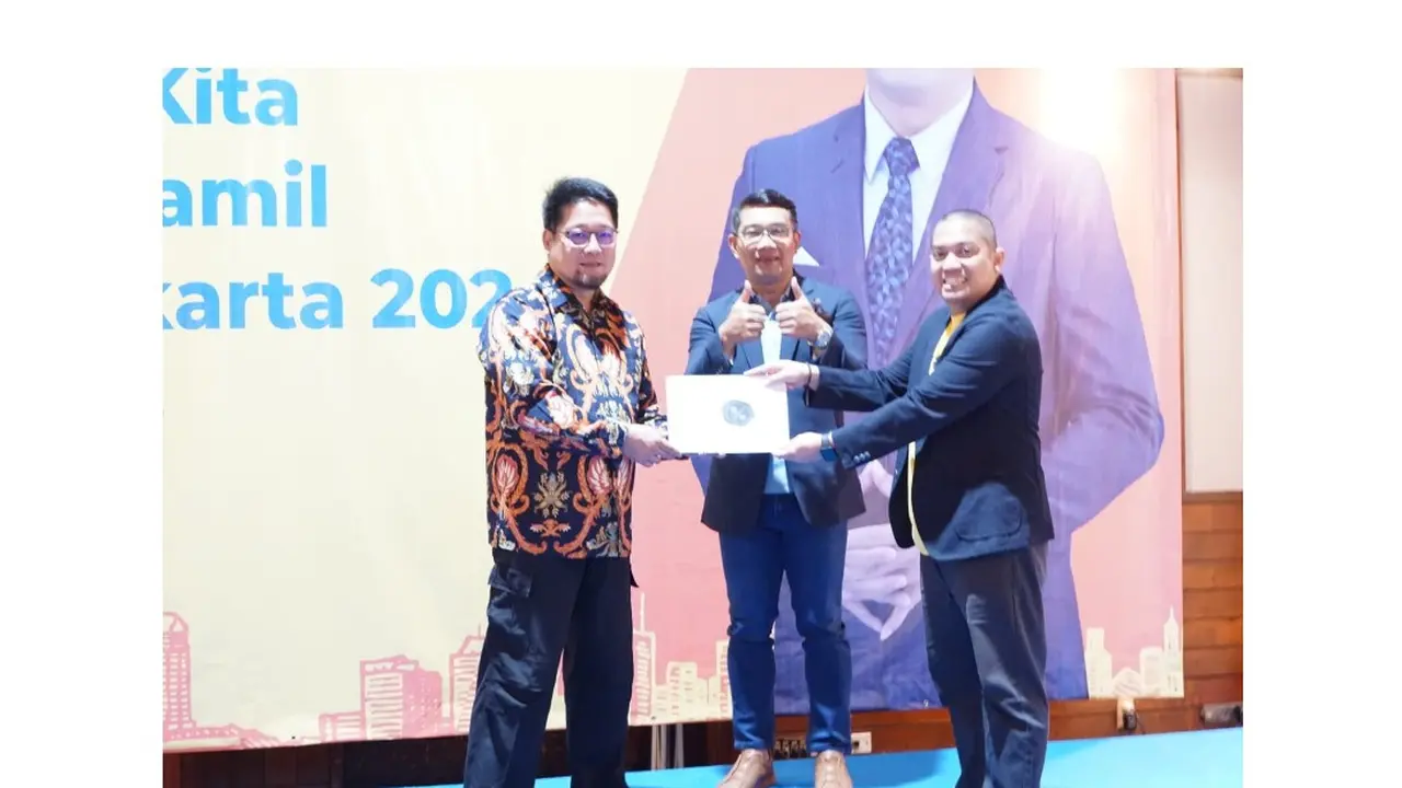 Kelompok Relawan Kita (RK) siap memperjuangkan Ridwan Kamil di Pilkada Jakarta 2024 dimulai dengan mengoperasikan ambulans sumbangan dari Hanny Kristianto untuk keperluan warga Jakarta.