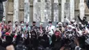 Suasana deklarasi Koalisi Aksi Menyelamatkan Indonesia (KAMI) di Tugu Proklamasi, Jakarta, Selasa (18/8/2020). Deklarasi ini mengabaikan protokoler kesehatan dan jaga jarak sehingga berisiko penularan Covid-19. (Liputan6.com/Faizal Fanani)