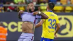 Rekor kurang baik kembali didapatkan Barcelona pada laga lanjutan Liga Spanyol 2021/2022 saat melawan Cadiz. Blaugrana hanya puas mendapatkan poin satu dari lawatannya di Estadio Nuevo Mirandilla. (AP/Miguel Morenatti)