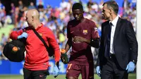 Ousmane Dembele ditarik keluar di menit ke-29 saat Barcelona melawan Getafe, Sabtu (16/9/2017). (PIERRE-PHILIPPE MARCOU / AFP)