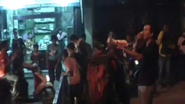 Wanita yang Diduga Kesurupan Bubarkan Demo BBM