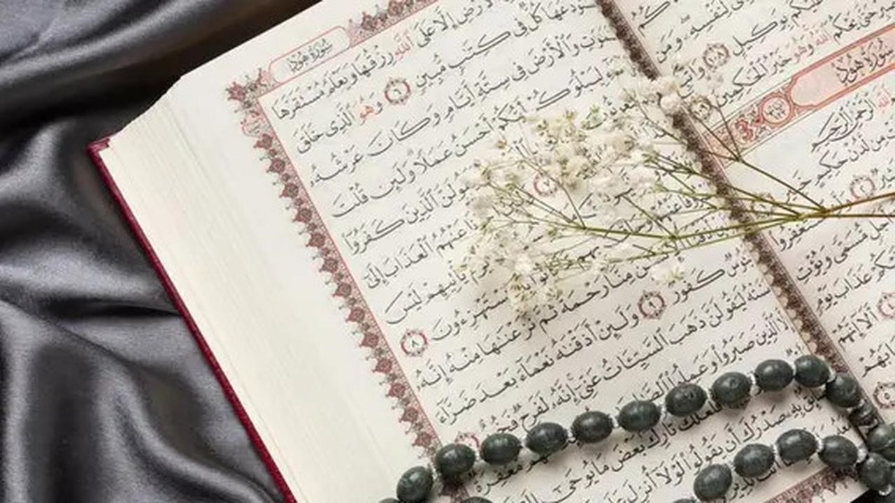 Seorang Pria Curi dan Bakar Alquran di Masjid Prancis