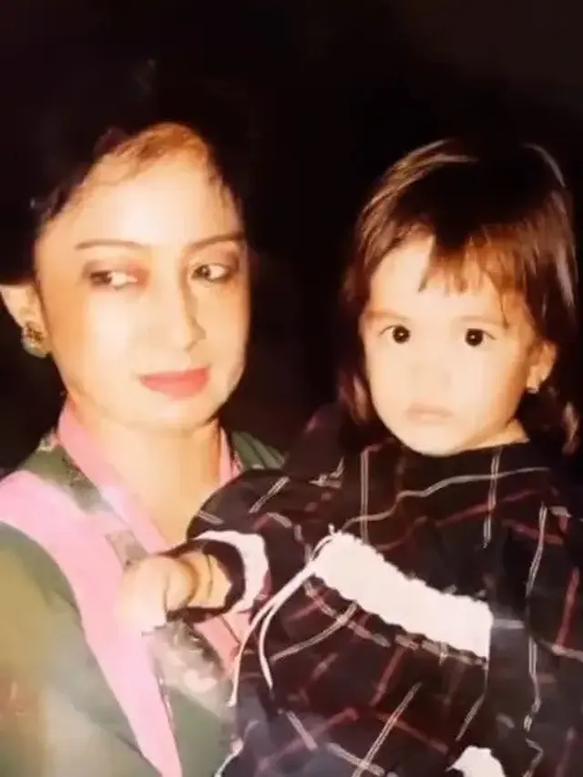 Foto Masa Kecil 6 Seleb Cewek Bersama Ibunda, Penuh Kenangan