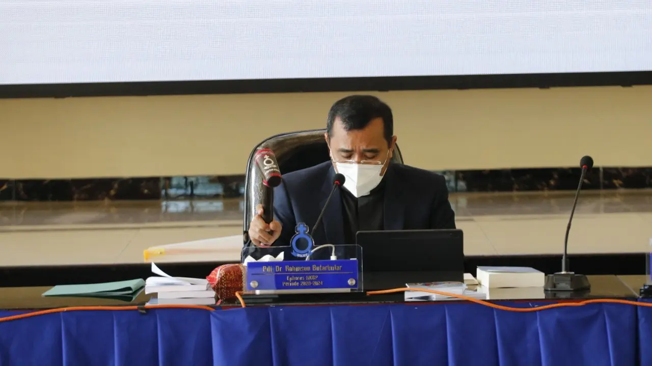 Ephorus HKBP Pendeta Dr Robinson Butarbutar