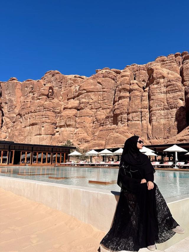 Potret Citra Kirana Sambangi Kota AI Ula di Arab Saudi  (credit: instagram.com/citraciki).