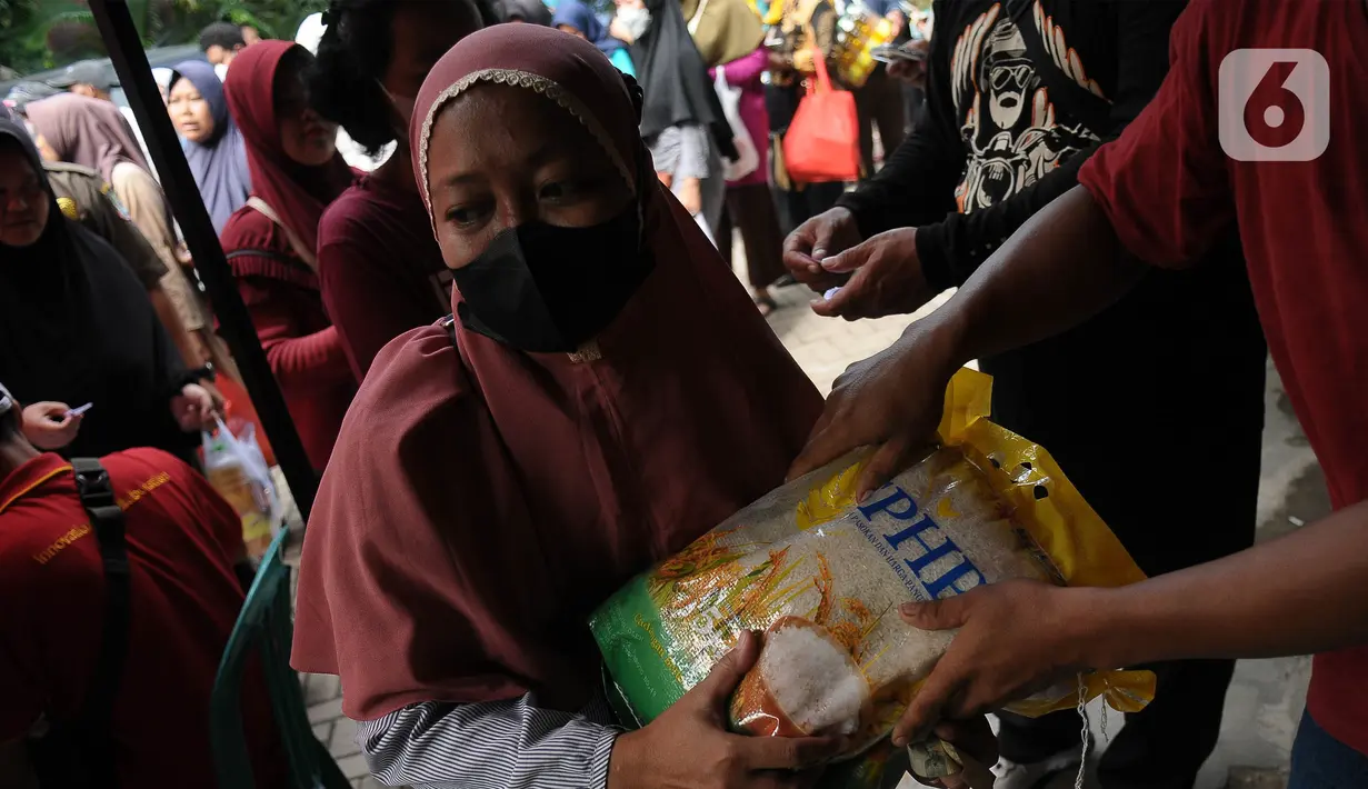 Beras SPHP digulirkan pemerintah melalui Perum Bulog sejak 2023. (merdeka.com/Imam Buhori)