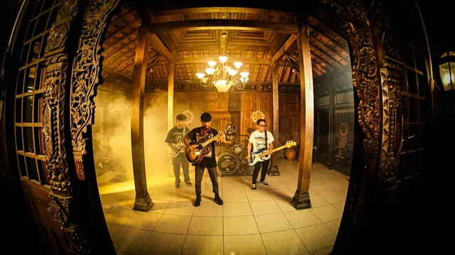 Stand Here Alone dan Iksan Skuter