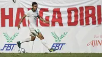 Bek Timnas Indonesia, Rezaldi Hehanusa, menggiring bola saat melawan Timor Leste pada laga SEA Games di Stadion MPS, Selangor, Minggu (20/8/2017). Indonesia menang 1-0 atas Timor Leste. (Bola.com/Vitalis Yogi Trisna)