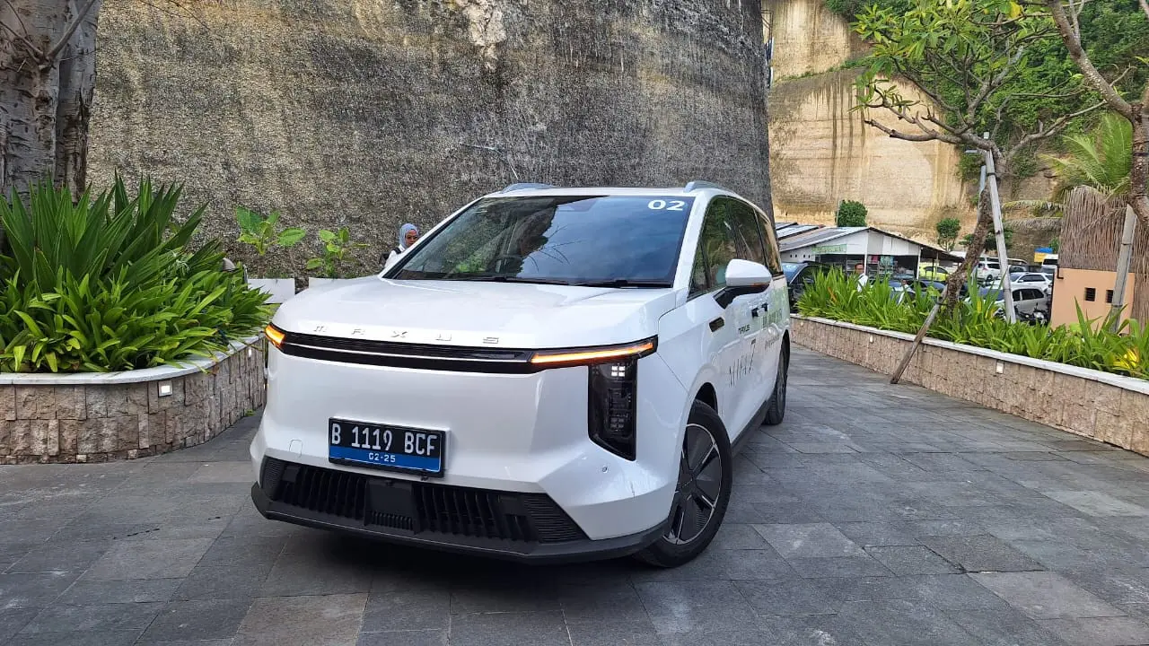 Merasakan Kenyamanan Kursi Penumpang MPV Listrik Mewah Maxus Mifa 7 (Arief A/Liputan6.com)
